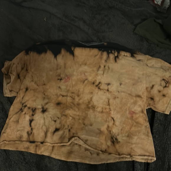 Bleached shirt with baby yoda on it - Picture 2 of 2